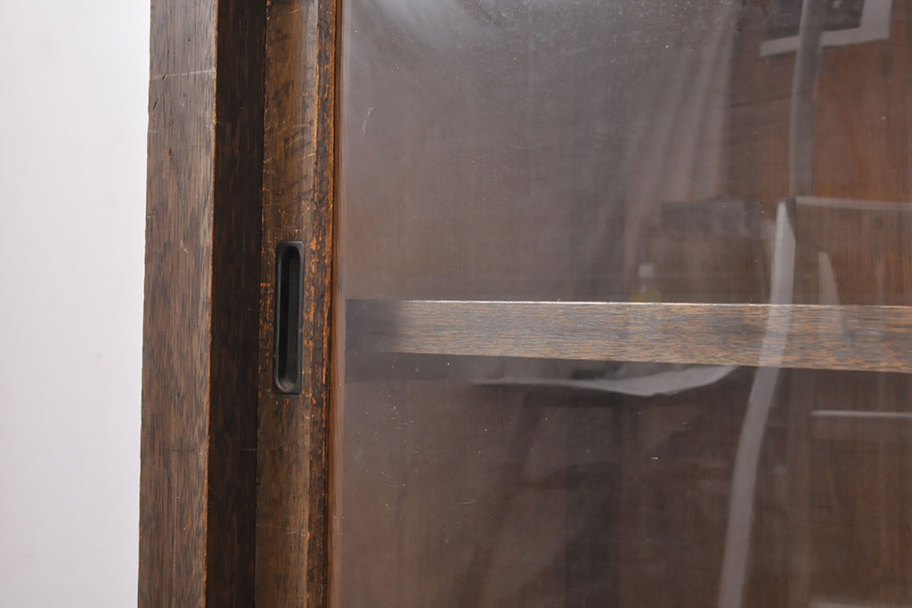 和製アンティーク　昭和初期　ゆらゆらガラスがレトロな雰囲気を醸し出す重ね戸棚・下段(収納棚、食器棚、キャビネット)(R-052266)