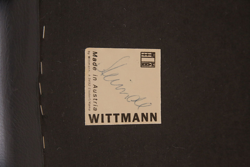 中古　美品　オーストリア　ヴィットマン(WITTMANN)　AURA(アウラ)　丸みのあるデザインで優しい雰囲気を醸し出す高級本革二人掛けソファ(2P、アームソファ)(定価約50万円)(R-052307)