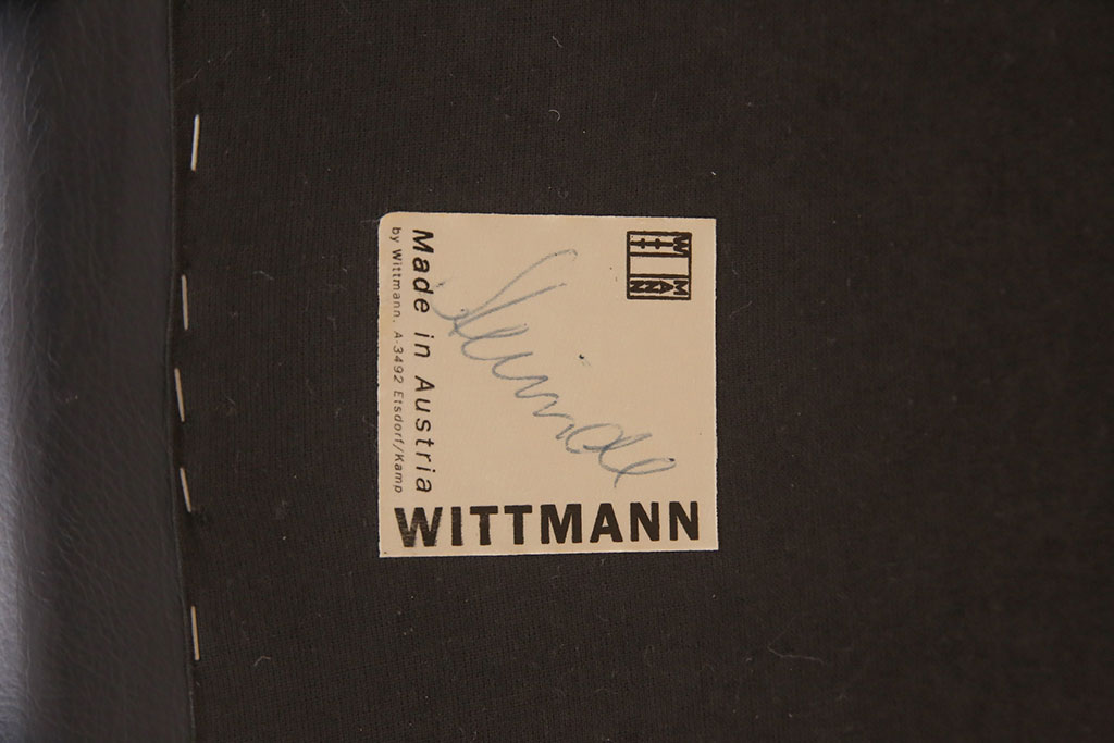 中古　美品　オーストリア　ヴィットマン(WITTMANN)　AURA(アウラ)　丸みのあるデザインで優しい雰囲気を醸し出す高級本革二人掛けソファ(2P、アームソファ)(定価約50万円)(R-052307)