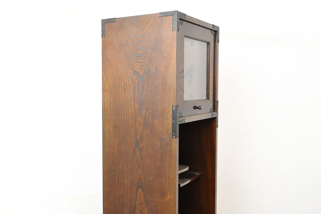 中古　国産民芸家具　1台2役で使い勝手のいい時計付き縦型タンス(箪笥、チェスト)(R-052374)