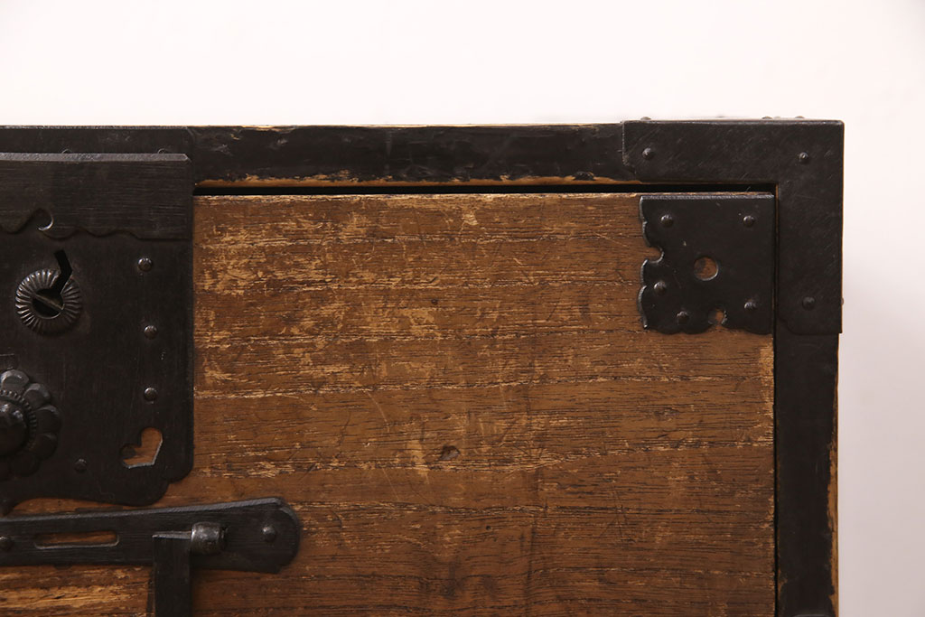 和製アンティーク　立派な金具が目を引く新潟時代箪笥ローボード(テレビ台、テレビボード、タンス、引き出し)(R-052387)