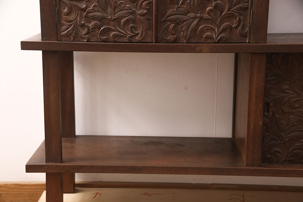 中古 立体的な彫刻が素晴らしいシンプルな飾り棚(茶棚、収納棚)(R-052390) | ラフジュ工房