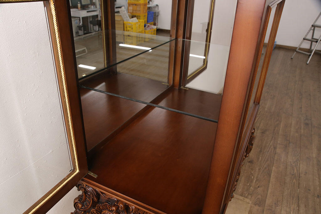 中古　超美品　超高級品　イタリア　Asnaghi Interiors(アスナギインテリア)　ロココ調　脚の凝った装飾が美しいキュリオケース(定価約300万円)(キャビネット、ガラスケース、ショーケース、Gケース)(R-052454)