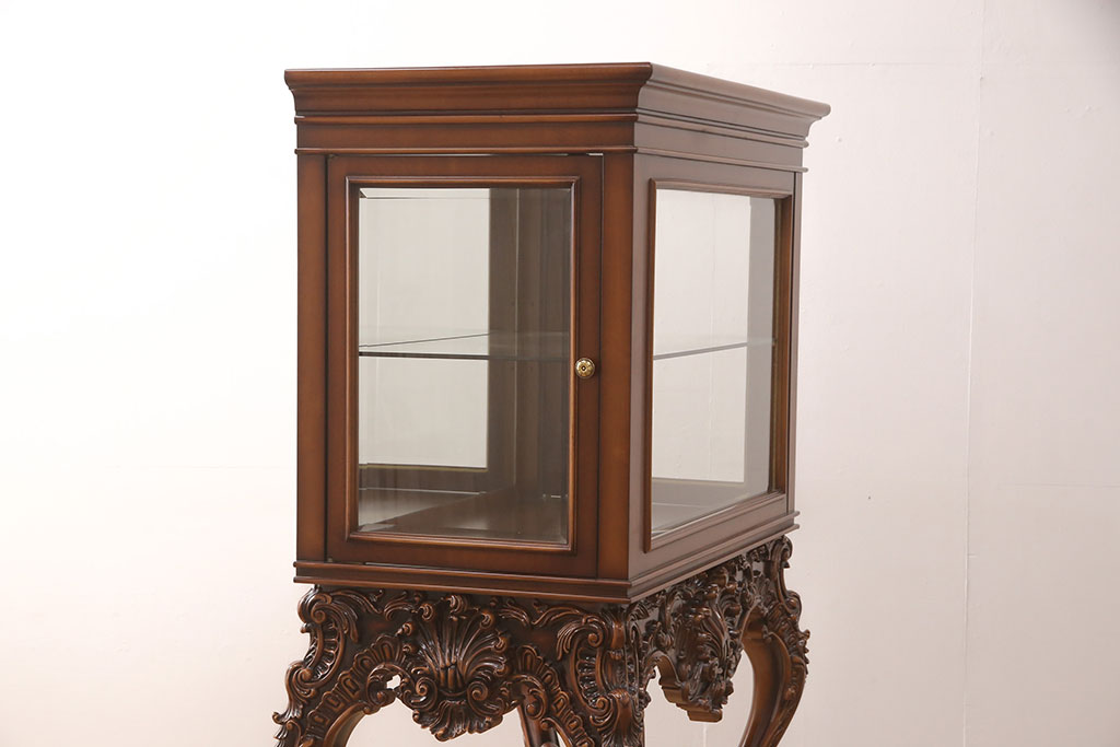 中古　超美品　超高級品　イタリア　Asnaghi Interiors(アスナギインテリア)　ロココ調　脚の凝った装飾が美しいキュリオケース(定価約300万円)(キャビネット、ガラスケース、ショーケース、Gケース)(R-052454)