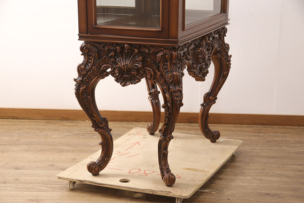 中古　超美品　超高級品　イタリア　Asnaghi Interiors(アスナギインテリア)　ロココ調　脚の凝った装飾が美しいキュリオケース(定価約300万円)(キャビネット、ガラスケース、ショーケース、Gケース)(R-052454)
