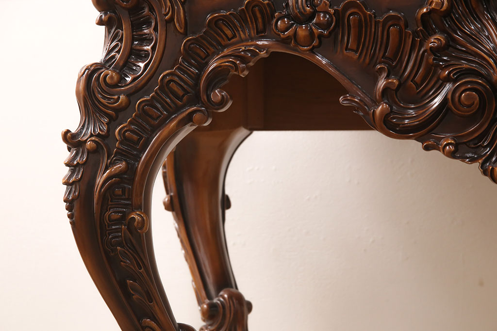 中古　超美品　超高級品　イタリア　Asnaghi Interiors(アスナギインテリア)　ロココ調　脚の凝った装飾が美しいキュリオケース(定価約300万円)(キャビネット、ガラスケース、ショーケース、Gケース)(R-052454)