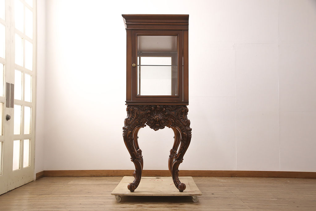 中古　超美品　超高級品　イタリア　Asnaghi Interiors(アスナギインテリア)　ロココ調　脚の凝った装飾が美しいキュリオケース(定価約300万円)(キャビネット、ガラスケース、ショーケース、Gケース)(R-052454)