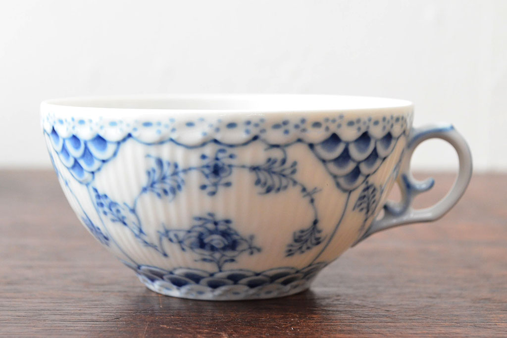 ROYAL COPENHAGEN　ロイヤルコペンハーゲン　ブルーフルーテッド　フルレース　カップ&ソーサー2客(洋食器)(定価88,000円)(R-052459)