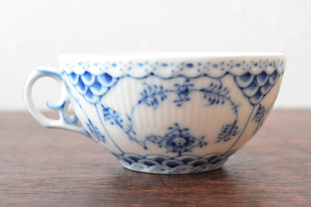ROYAL COPENHAGEN　ロイヤルコペンハーゲン　ブルーフルーテッド　フルレース　カップ&ソーサー2客(洋食器)(定価88,000円)(R-052459)