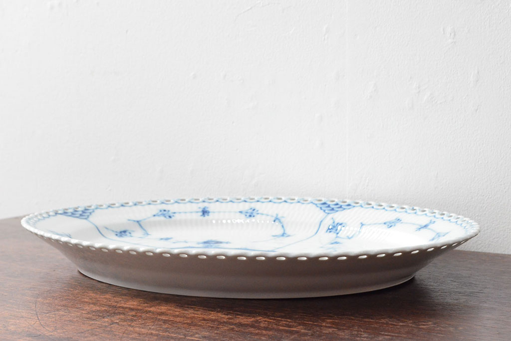 ROYAL COPENHAGEN　ロイヤルコペンハーゲン　ブルーフルーテッド　フルレース　オーバルディッシュ 36cm(洋食器、オーバルプレート)(定価143,000円)(R-052463)