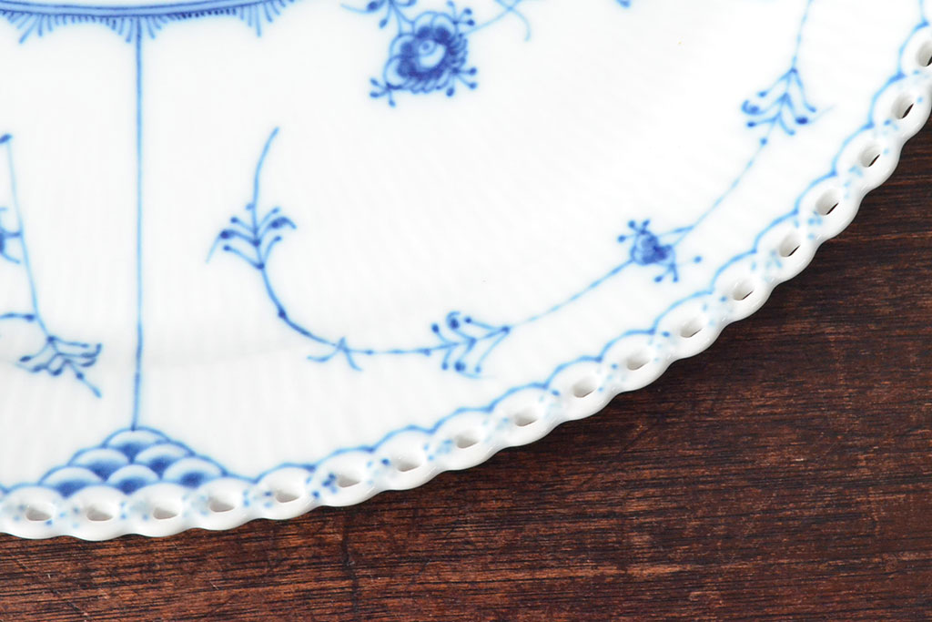 ROYAL COPENHAGEN　ロイヤルコペンハーゲン　ブルーフルーテッド　フルレース　オーバルディッシュ 36cm(洋食器、オーバルプレート)(定価143,000円)(R-052463)
