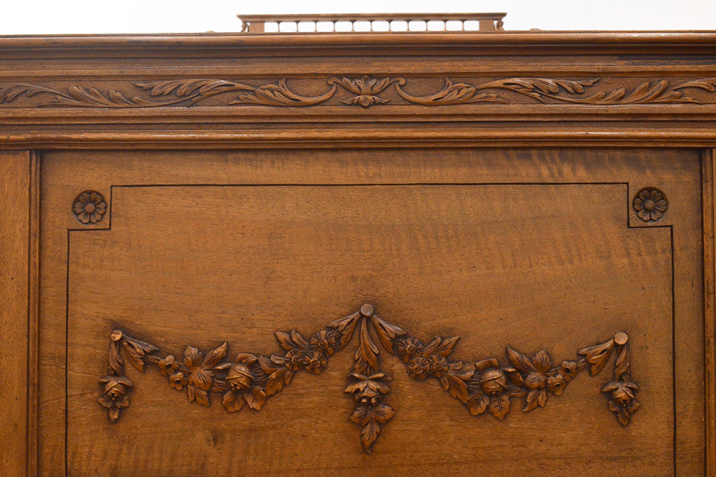 高級品　イギリスアンティーク　マホガニー材　繊細な彫刻が美しい凝ったつくりの高級ベッドフレーム(ダブル)(R-052587)