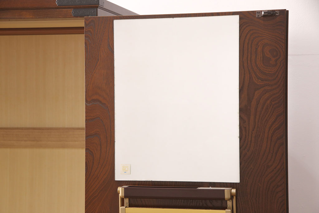 中古　超美品　国産民芸家具　細やかな金具と凛とした佇まいが美しいワードローブ(洋服タンス、キャビネット)(R-052606)