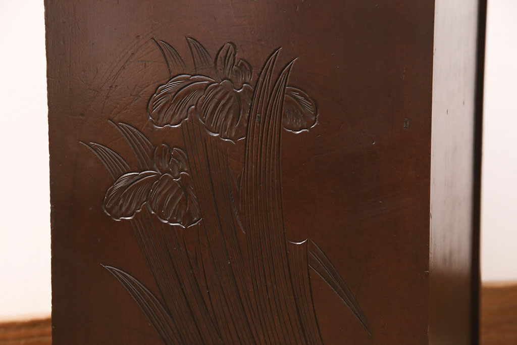 中古　伝統工芸　日光彫り　三種の花が楽しめる小引き出し(小物収納、卓上収納)(R-052609)