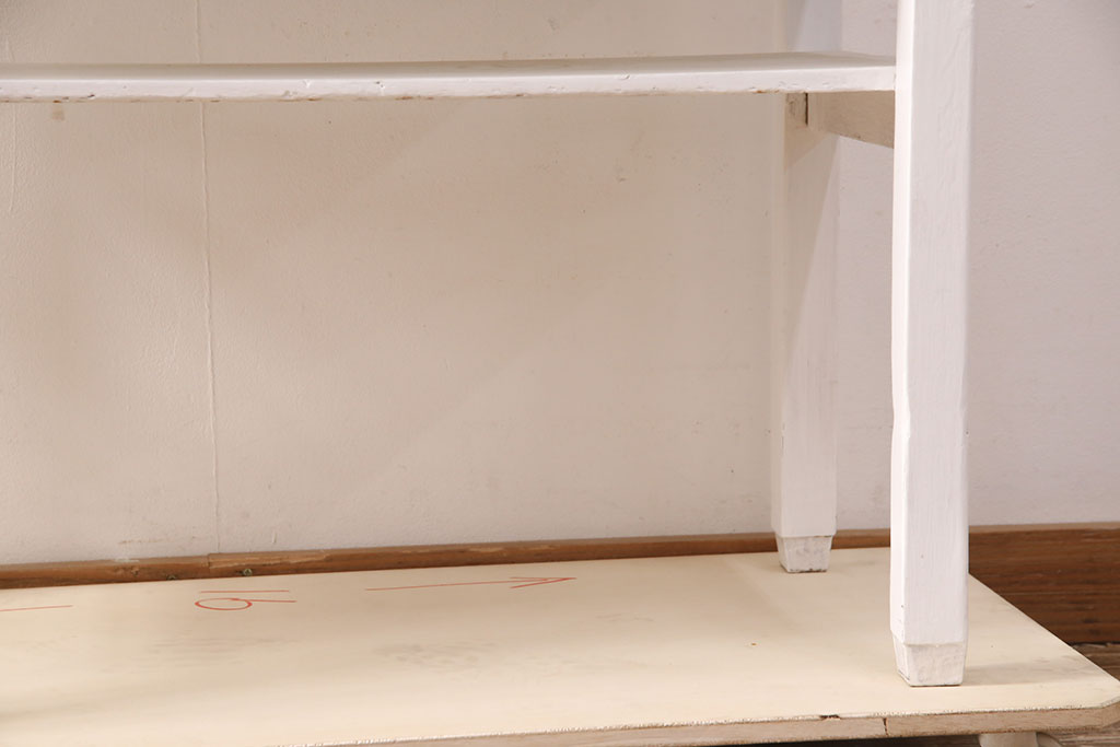 中古　昭和レトロ　ホワイトカラーがかわいらしいケビントガラスケース(飾り棚、収納棚、陳列棚、キャビネット)(R-052621)