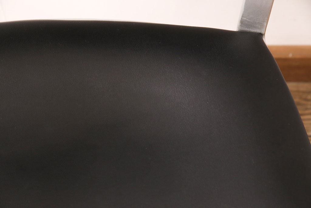 希少!　中古　美品　emeco(エメコ)　中古ではなかなかお目にかかれない、スタイリッシュなデスクチェア(ドクターチェア、回転チェア、回転椅子、アームチェア)(R-052624)
