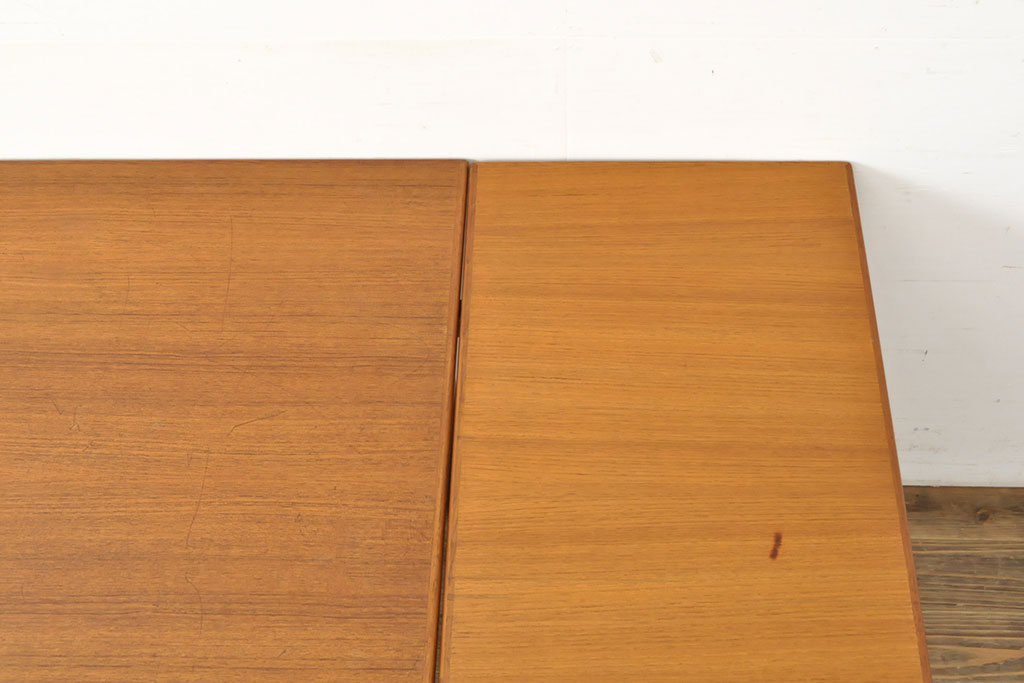デンマークビンテージ　チーク材　シンプルなデザインが取り入れやすいダイニングテーブル(エクステンションテーブル、ドローリーフテーブル、食卓、ヴィンテージ、北欧)(R-052629)