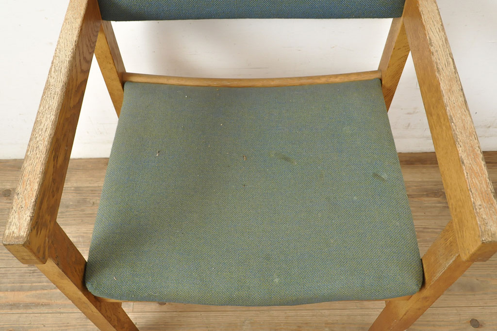 デンマークビンテージ　Hans J Wegner(ハンス・J・ウェグナー)　GETAMA(ゲタマ)　CONFERENCECHAIR　オーク材　洗練された佇まいが目を引くカンファレンスチェア(アームチェア、イス、椅子、ダイニングチェア、ヴィンテージ、北欧)(R-052634)
