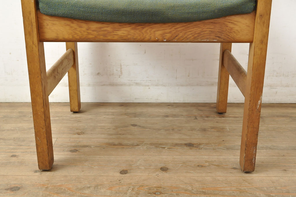 デンマークビンテージ　Hans J Wegner(ハンス・J・ウェグナー)　GETAMA(ゲタマ)　CONFERENCECHAIR　オーク材　洗練された佇まいが目を引くカンファレンスチェア(アームチェア、イス、椅子、ダイニングチェア、ヴィンテージ、北欧)(R-052634)