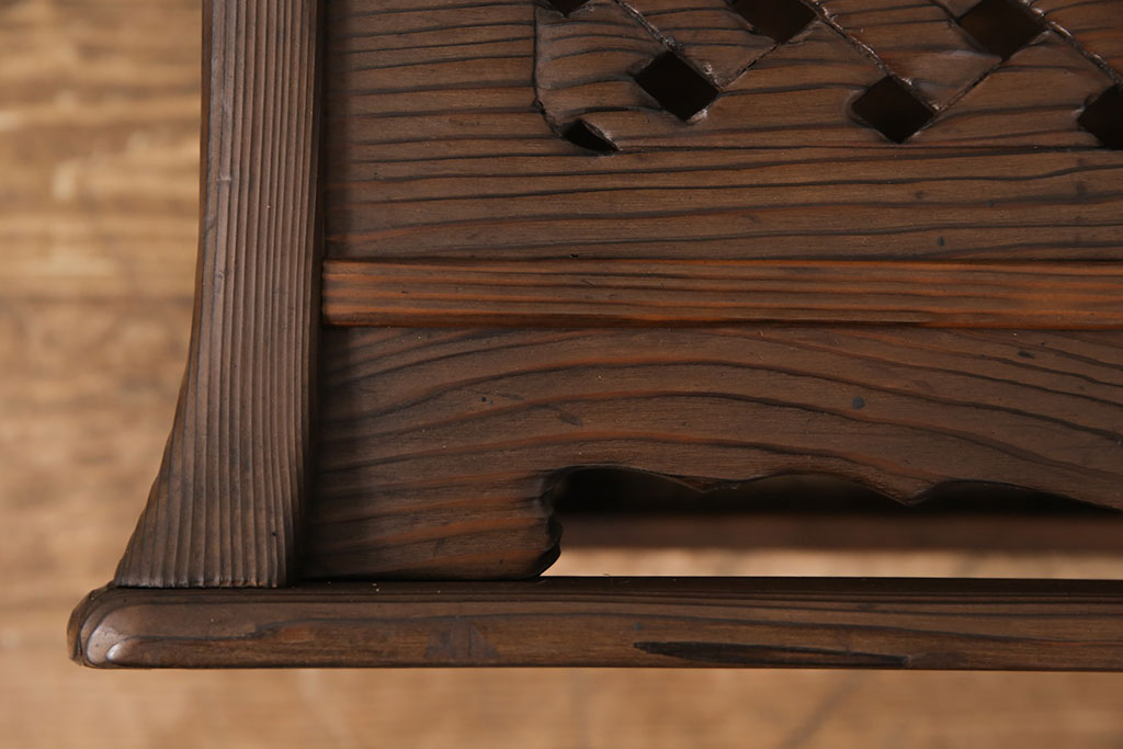 和製アンティーク　高級杉材　透かし彫りが美しい高級火鉢(木製火鉢、角火鉢)(R-052663)