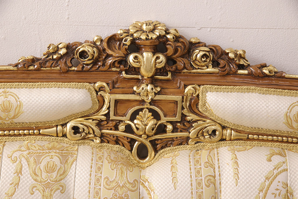 中古　極美品　フラテリ・オリッジ(FRATELLI ORIGGI)(旧マリオ・コルチャゴ)　 ロココ調のデザインが上品な3人掛けソファ(定価約120万円)(三人掛けソファ)(R-052678)
