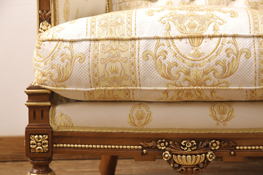 中古　極美品　フラテリ・オリッジ(FRATELLI ORIGGI)(旧マリオ・コルチャゴ)　 ロココ調のデザインが上品な3人掛けソファ(定価約120万円)(三人掛けソファ)(R-052678)