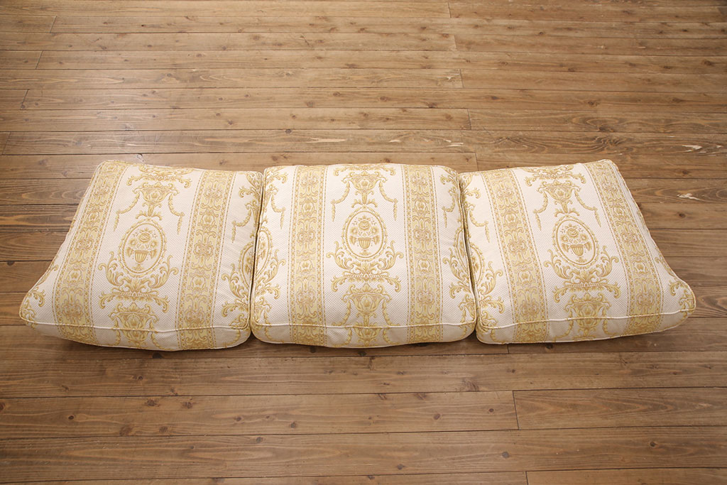 中古　極美品　フラテリ・オリッジ(FRATELLI ORIGGI)(旧マリオ・コルチャゴ)　ロココ調のデザインが上品な3人掛けソファ(定価約120万円)(三人掛けソファ)(R-052679)