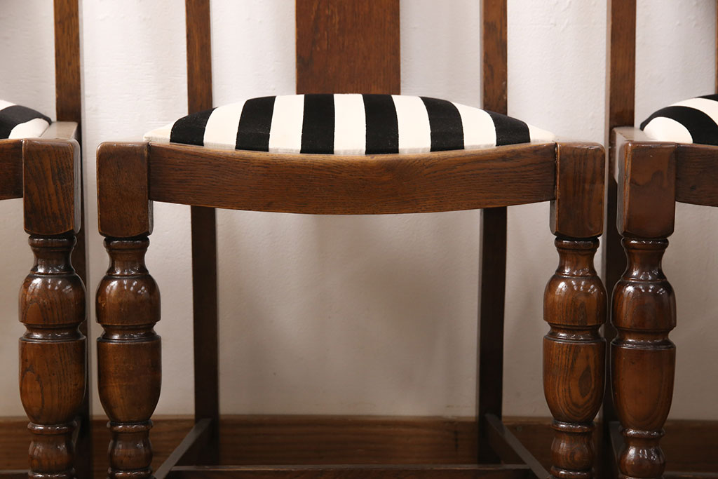 イギリスアンティーク　オーク材　脚や背もたれの凝ったデザインが魅力的なダイニングチェア4脚セット(椅子、イス)(R-052818)