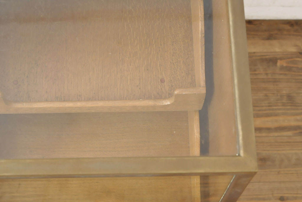 フランスアンティーク　真鍮枠と木の異素材の組み合わせが渋いシャツケース(ガラスケース、ショーケース、引き出し、店舗什器)(R-052835)
