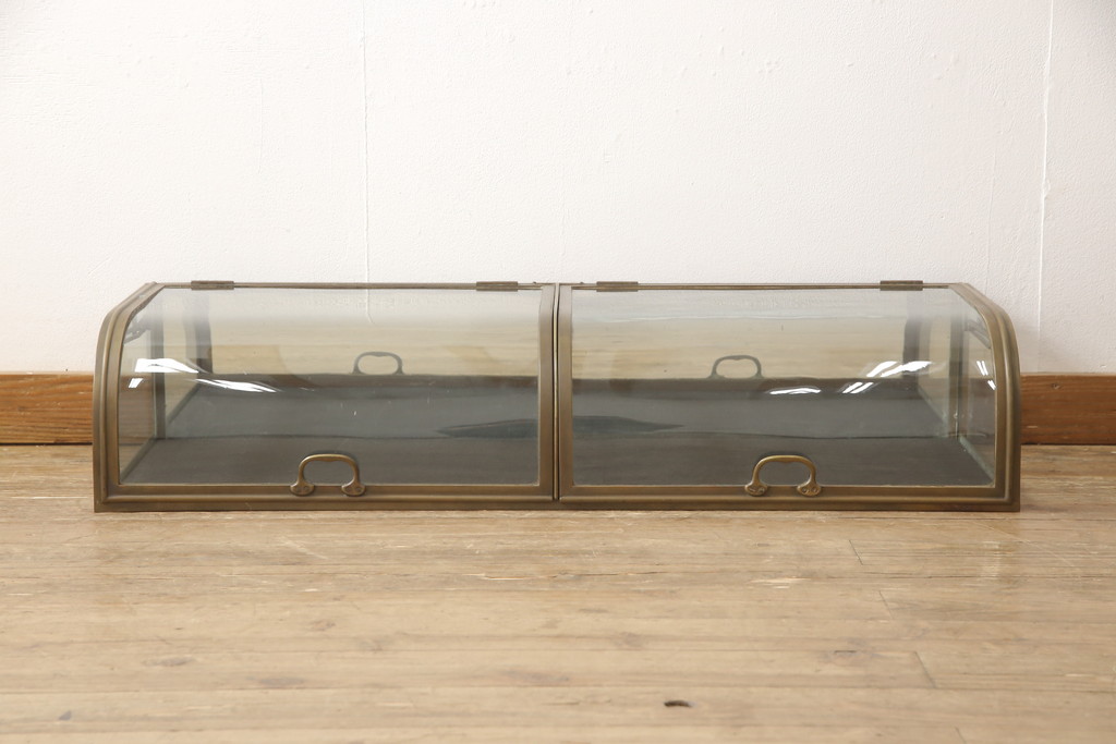 フランスアンティーク　激レアデザイン!　真鍮枠　背板が鏡張りで広々見えるRガラス卓上ショーケース(ガラスケース、陳列棚、店舗什器)(R-052842)