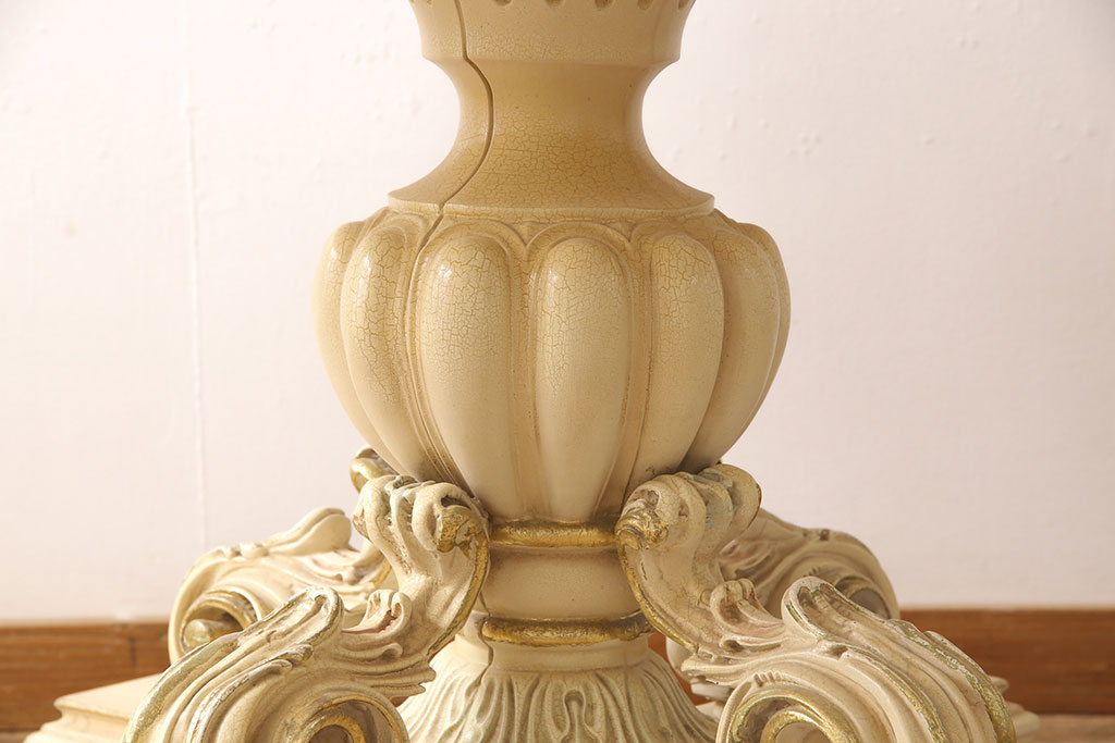 ヨーロッパビンテージ　イタリア輸入家具　ロココ調　見事な彫刻と天板の花の絵が優雅なダイニングテーブル(ラウンドテーブル、ヴィンテージ)(R-052878)