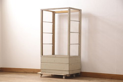 【セミオーダー家具実例】明治期の水屋箪笥を現代のお部屋にマッチするようにローボードへリメイク。新たに天板を取り付け、引き出しはそのままに、引き戸のメンテナンス、背面も新材にてはり直し。引き戸内には取り外し可能な棚板を設置。赤みがかった濃い茶色の着色で仕上げました。(テレビ台、テレビボード、収納棚、キャビネット)