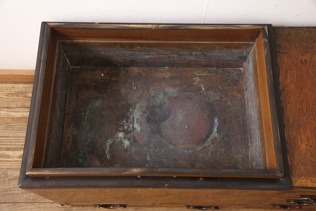 和製アンティーク　上手物　銅金具と玉杢が上質な和のお部屋づくりにぴったりな長火鉢(囲炉裏、木製火鉢)(R-052894)