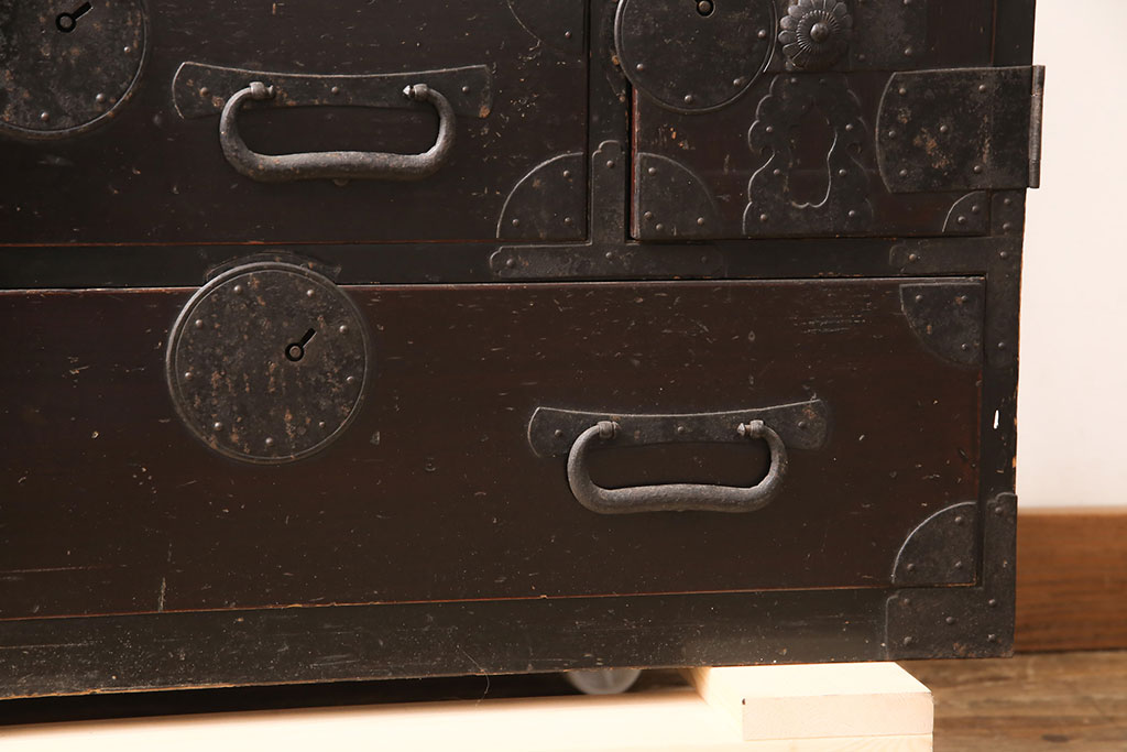 和製アンティーク　ヒノキ材　重厚感漂う最上地方の小箪笥(引き出し、小タンス、チェスト)(R-052911)