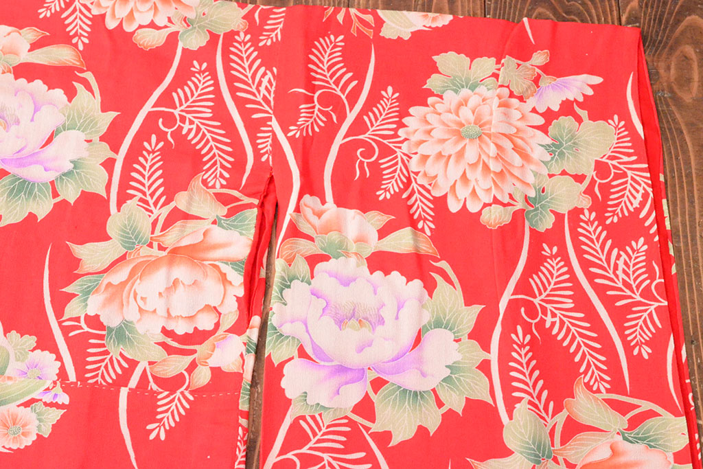 大正〜昭和初期　総花柄縮緬着物(振袖、古布、赤縮、正絹)(R-052914)