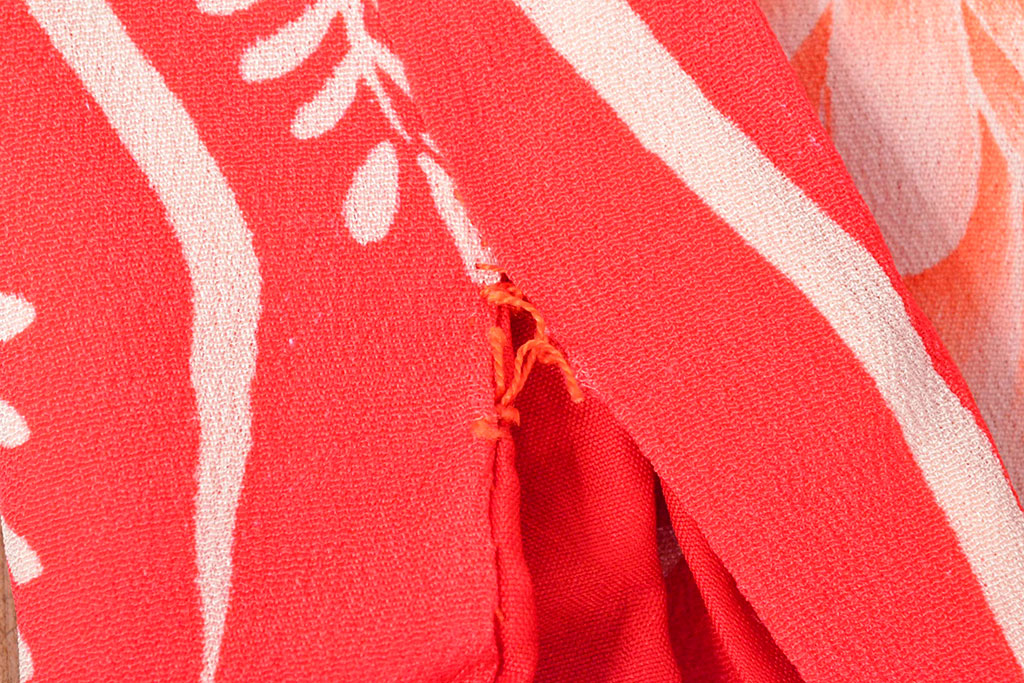 大正〜昭和初期　総花柄縮緬着物(振袖、古布、赤縮、正絹)(R-052914)