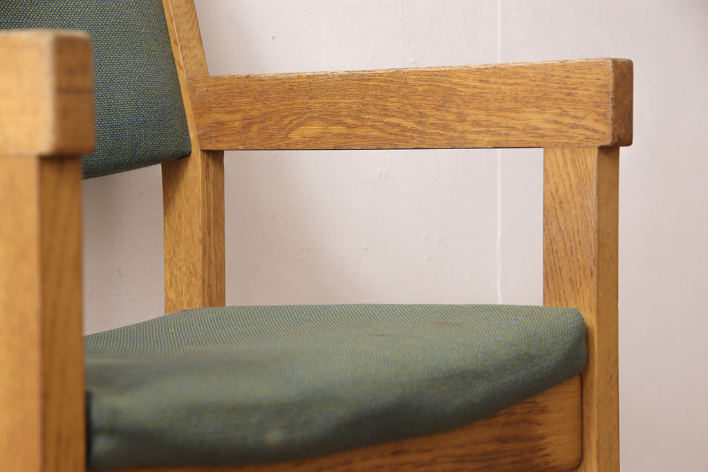 デンマークビンテージ　Hans J Wegner(ハンス・J・ウェグナー)　GETAMA(ゲタマ)　CONFERENCECHAIR　オーク材　洗練された佇まいが目を引くカンファレンスチェア(アームチェア、イス、椅子、ダイニングチェア、ヴィンテージ、北欧)(R-052926)