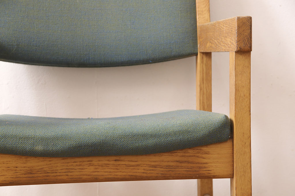 デンマークビンテージ　Hans J Wegner(ハンス・J・ウェグナー)　GETAMA(ゲタマ)　CONFERENCECHAIR　オーク材　洗練された佇まいが目を引くカンファレンスチェア(アームチェア、イス、椅子、ダイニングチェア、ヴィンテージ、北欧)(R-052926)