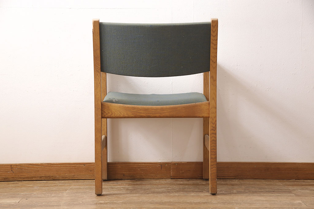 デンマークビンテージ　Hans J Wegner(ハンス・J・ウェグナー)　GETAMA(ゲタマ)　CONFERENCECHAIR　オーク材　洗練された佇まいが目を引くカンファレンスチェア(アームチェア、イス、椅子、ダイニングチェア、ヴィンテージ、北欧)(R-052926)