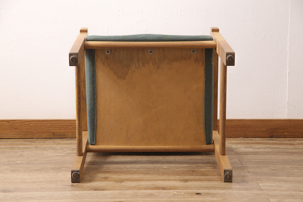 デンマークビンテージ　Hans J Wegner(ハンス・J・ウェグナー)　GETAMA(ゲタマ)　CONFERENCECHAIR　オーク材　洗練された佇まいが目を引くカンファレンスチェア(アームチェア、イス、椅子、ダイニングチェア、ヴィンテージ、北欧)(R-052926)