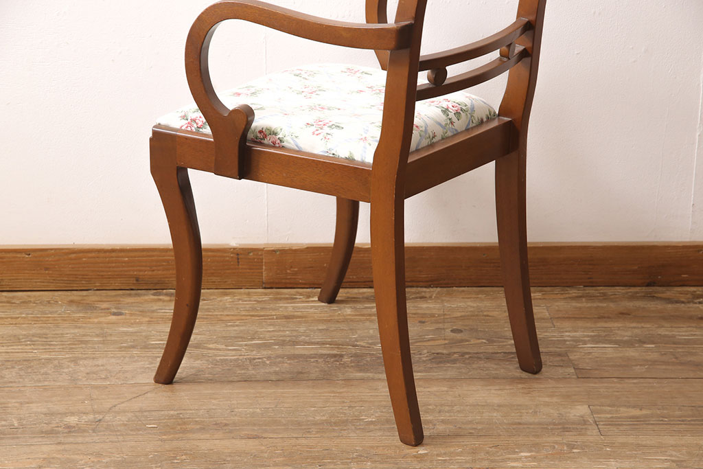 ヨーロッパアンティーク　マホガニー材　曲線的なデザインが美しいアームチェア(ダイニングチェア、椅子、イス)(R-052952)