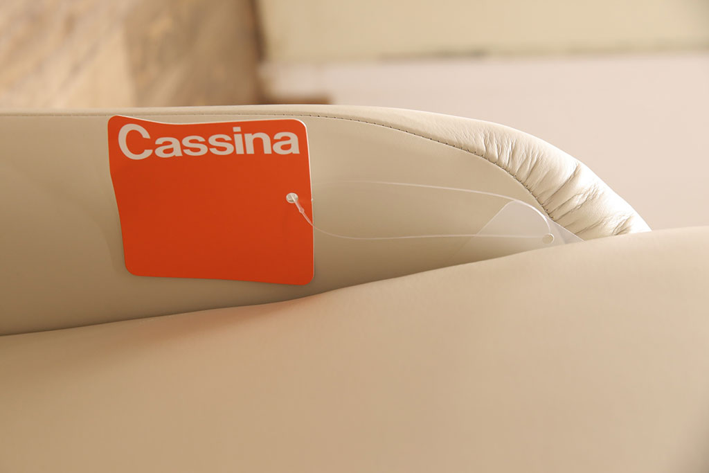 中古　超美品　2019年3月購入品　Cassina(カッシーナ)　MARALUNGA(マラルンガ)　FYランク革　オイスターホワイトの1人掛けソファ(定価約110万円)(アームチェア)(R-052956)