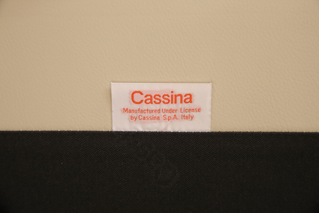 中古　超美品　2019年3月購入品　Cassina(カッシーナ)　MARALUNGA(マラルンガ)　FYランク革　オイスターホワイトの1人掛けソファ(定価約110万円)(アームチェア)(R-052956)