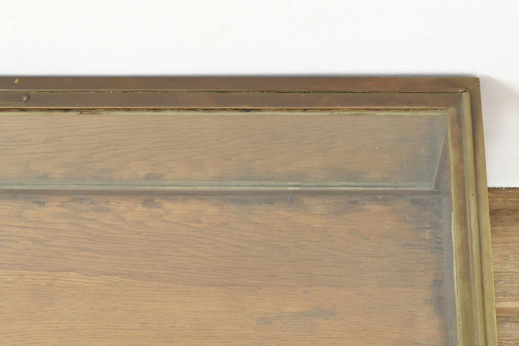 フランスアンティーク　激レアデザイン!　真鍮枠　背板が鏡張りで広々見えるRガラス卓上ショーケース(ガラスケース、陳列棚、店舗什器)(R-052963)
