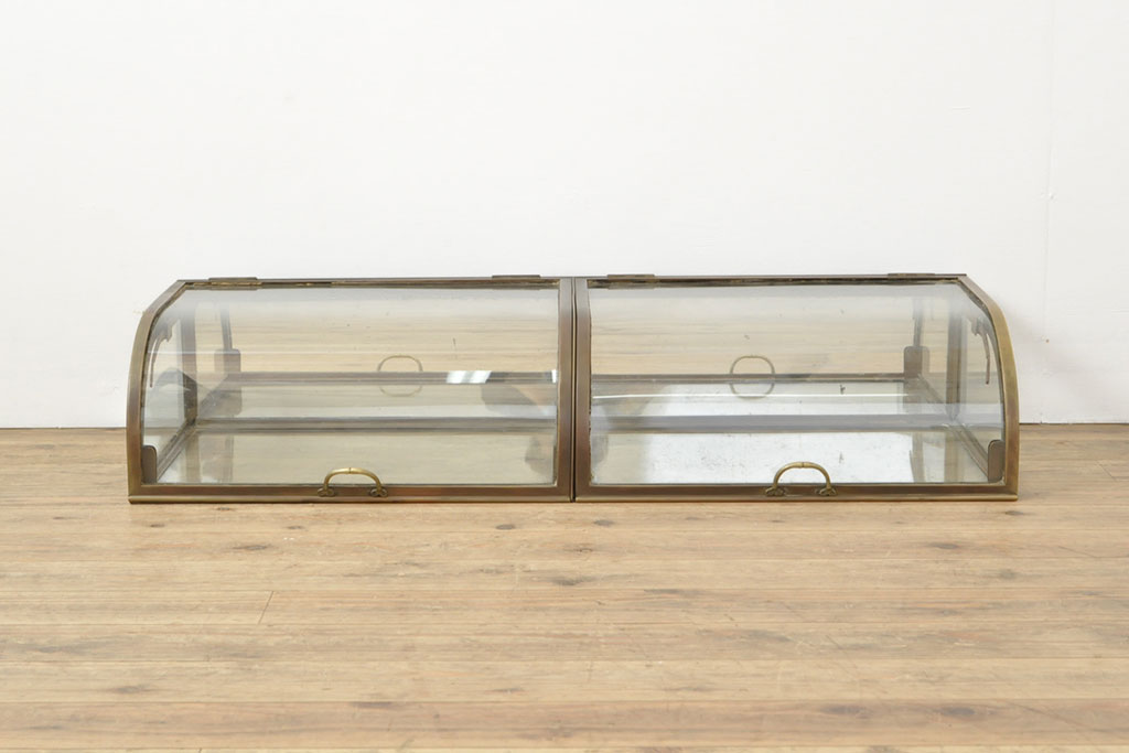 フランスアンティーク　激レアデザイン!　真鍮枠　背面鏡張り、底面までガラス張りのRガラス卓上ショーケース(ガラスケース、陳列棚、店舗什器)(R-052964)