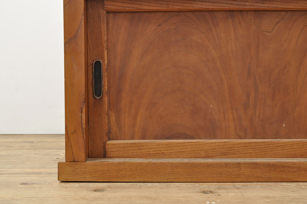 和製アンティーク　前面ケヤキ材　シンプルなつくりで取り入れやすいローボード(テレビ台、戸棚、収納棚)(R-052986)
