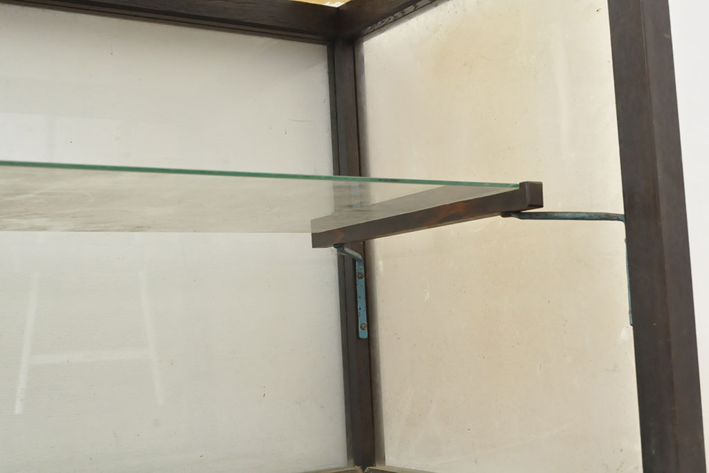 和製アンティーク　シンプルなデザインで取り入れやすい横長ガラスケース(ショーケース、店舗什器)(R-052987)