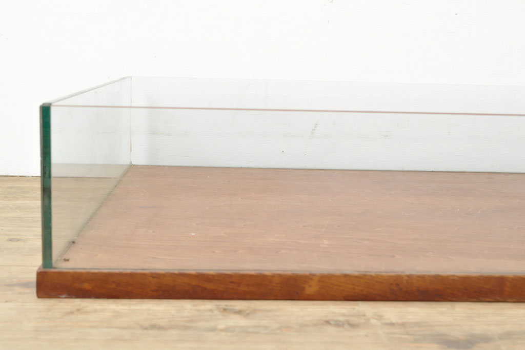中古　シンプルなつくりの卓上ガラスケース(小物収納、陳列棚、店舗什器、展示台)(R-053010)