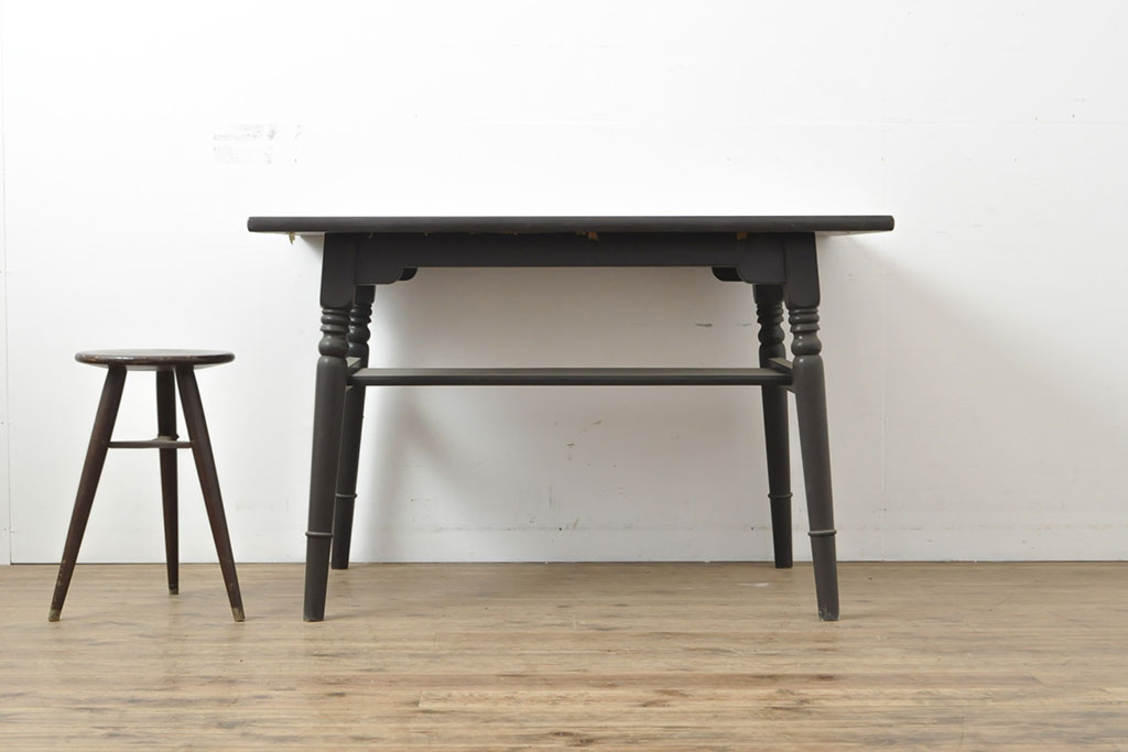 ビンテージ家具　松本民芸家具　上品な佇まいが大人空間を演出する棚付きダイニングテーブル(食卓、2人掛け、4人掛け、ヴィンテージ)(R-053045)