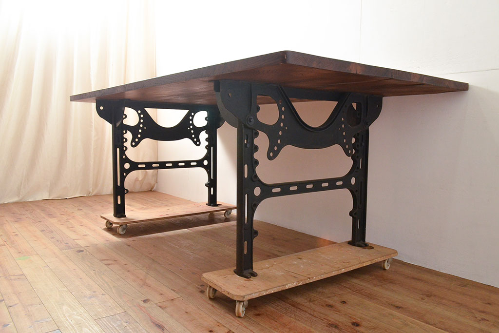 フランスアンティーク　オーク材　アイアンレッグがクールでかっこいい特大テーブル(ダイニングテーブル、作業台)(R-053055)